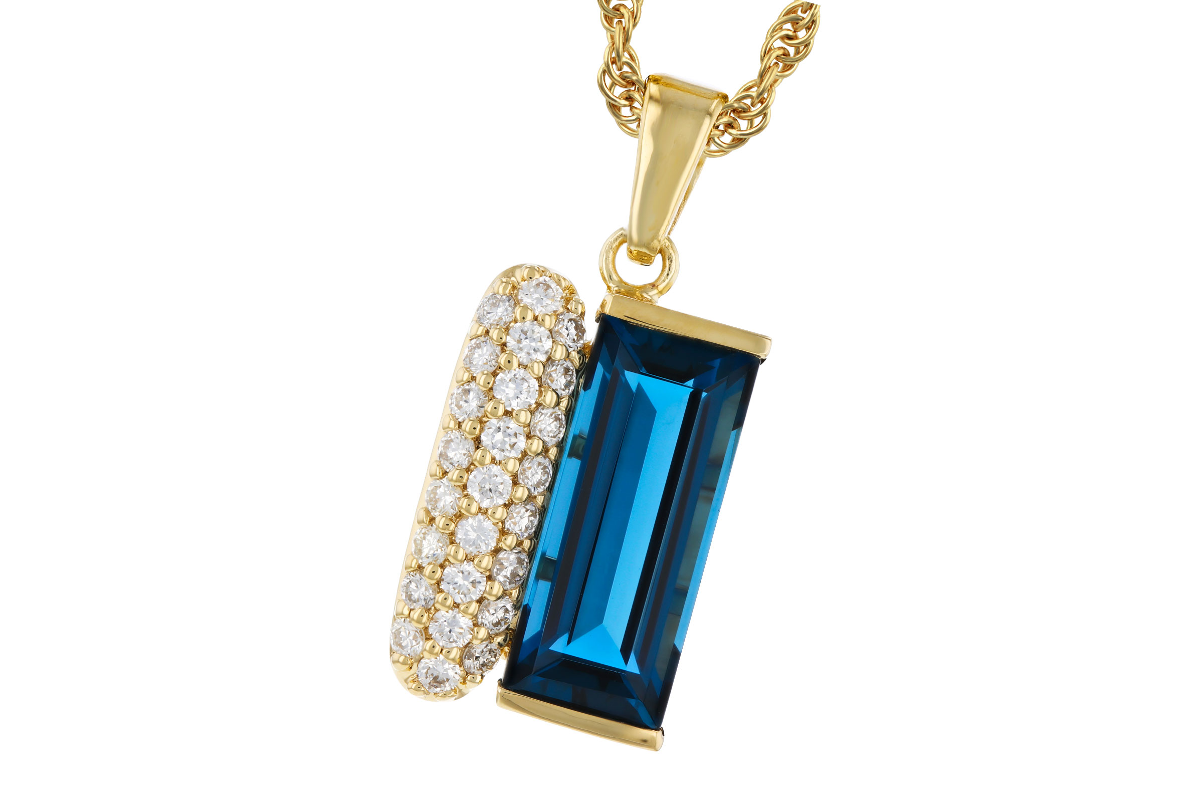 G321-02488: NECK 2.67 LONDON BLUE TOPAZ 2.92 TGW (12x5MM BT)