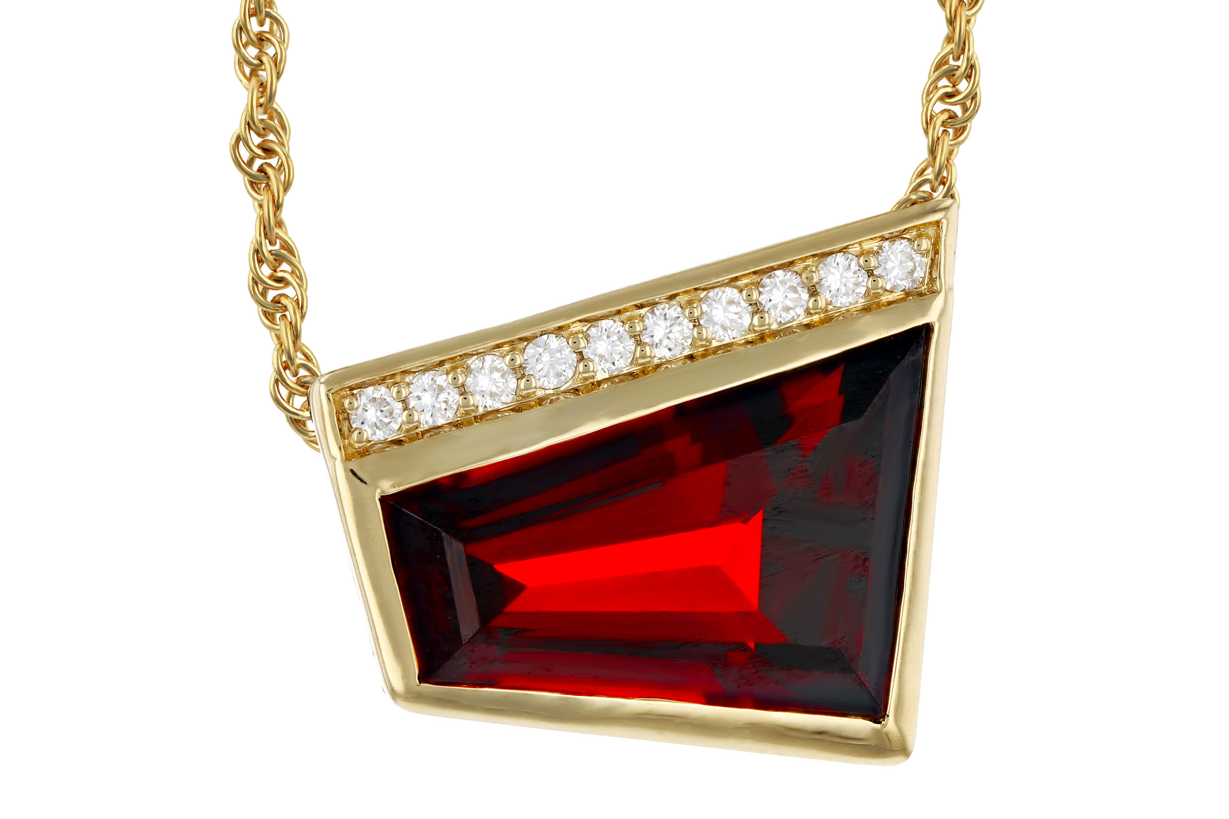 L321-02515: NECKLACE 3.92 GARNET 4.00 TGW