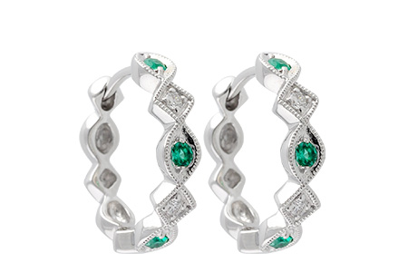 M231-92524: EARRINGS .13 EMERALD .18 TGW